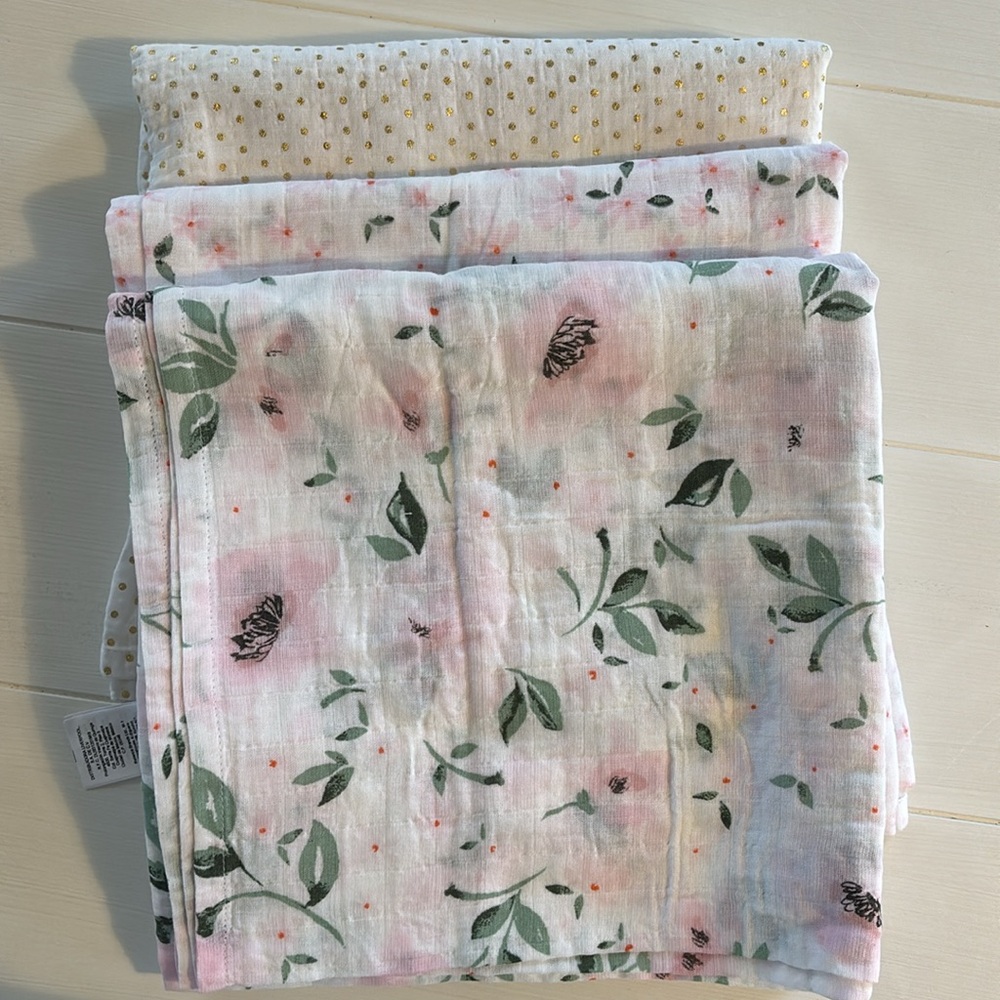 NWOT. Pottery Barn Kids Meredith Swaddle Set